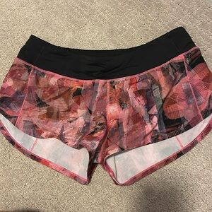 Lululemon lowrise 2.5” shorts
